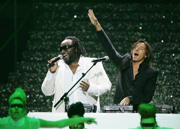 Bob Sinclar World Hold On – Steve Edwards et Bob Sinclar sur scène